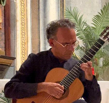 Imagen El compositor José Antonio Chic cautiva al público de Peraltilla con su...